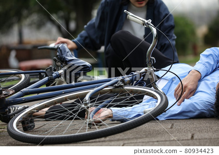 自行車事故圖像 80934423