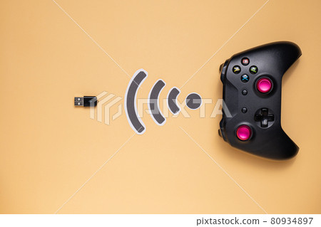 The game joystick is connected to the transceiver, ready for use with all buttons and levers. 80934897