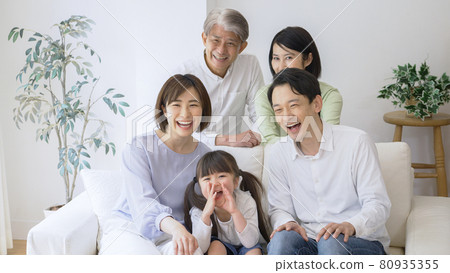 Three generation family / family 80935355