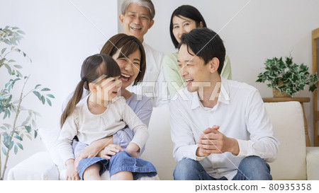 Three generation family / family 80935358