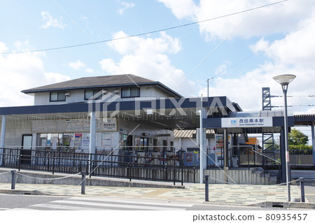 Station building of Nishi-Tawaramoto Station on the Kintetsu Tawaramoto Line Station building of Nishi-Tawaramoto Station on the Kintetsu Tawaramoto Line 80935457