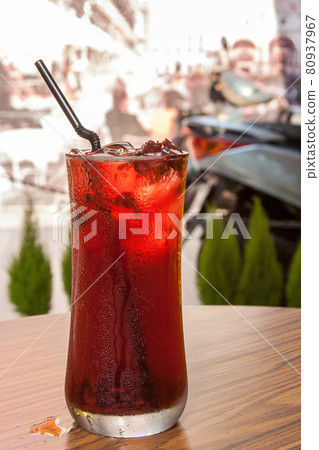 Free time, a cup of iced flower tea Free time, a cup of iced flower tea 80937967