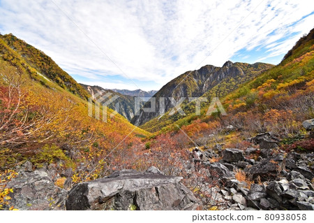 The direction of Jonen Mountains seen from the mountain trail near the entrance of Karasawa Cirque in autumn colors 80938058