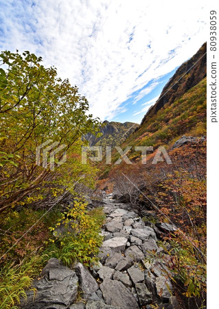 The direction of Jonen Mountains seen from the mountain trail near the entrance of Karasawa Cirque in autumn colors The direction of Jonen Mountains seen from the mountain trail near the entrance of Karasawa Cirque in autumn colors 80938059