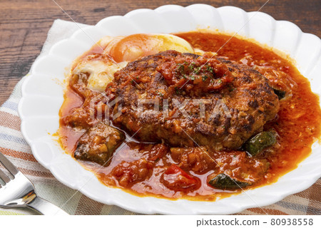 Tomato hamburger with rumbling vegetables Tomato hamburger with rumbling vegetables 80938558