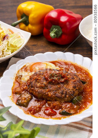 Tomato hamburger with rumbling vegetables Tomato hamburger with rumbling vegetables 80938566