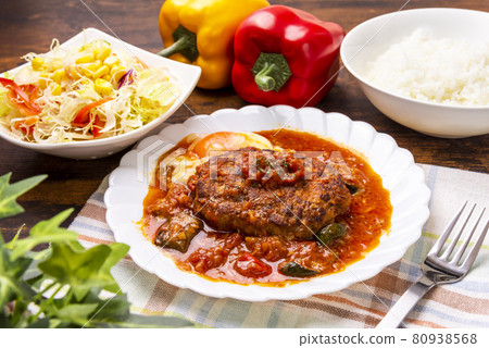 Tomato hamburger with rumbling vegetables Tomato hamburger with rumbling vegetables 80938568