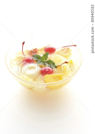 Shooting a fruit punch with various fruits and white balls on a white background 80940582