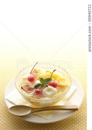Fruit punch with various fruits and white balls 80940721
