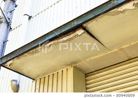 倉庫鋼百葉窗屋簷老化剝落 80940809