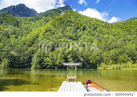 上高地明神一之池和明神山 上高地明神一之池和明神山 80940942