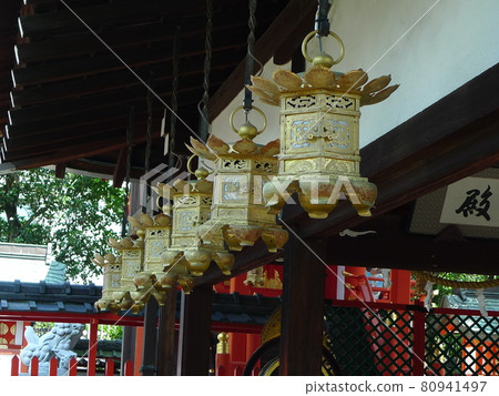 The golden lanterns of the worship halls of Naramachi, Goryo Shrine, and Goryo are very beautiful. The golden lanterns of the worship halls of Naramachi, Goryo Shrine, and Goryo are very beautiful. 80941497