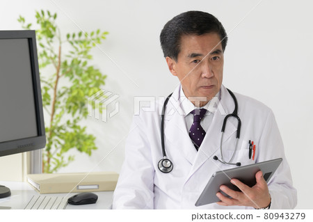 Medical image doctor doctor worried 80943279