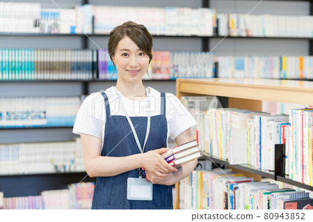 圖書館年輕女館員肖像 攝影合作:中央工學院附屬日語學校 圖書館年輕女館員肖像 攝影合作:中央工學院附屬日語學校 80943852
