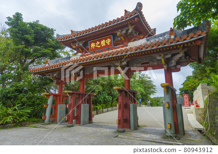 Okinawa,Japan - June 8,2019 : Shureimon gate of the Shuri castle in Okinawa, Japan on June 8,2019. Okinawa,Japan - June 8,2019 : Shureimon gate of the Shuri castle in Okinawa, Japan on June 8,2019. 80943912