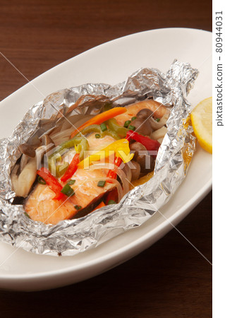 烤三文魚配箔 80944031