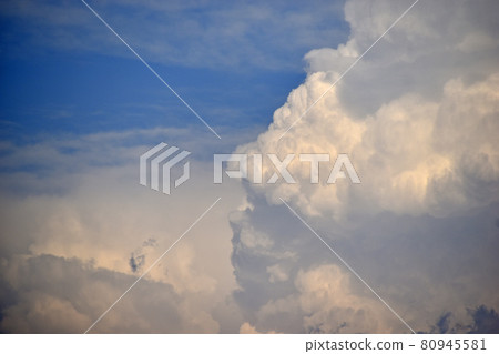 Blue and white cumulus clouds before a thunderstorm Blue and white cumulus clouds before a thunderstorm 80945581