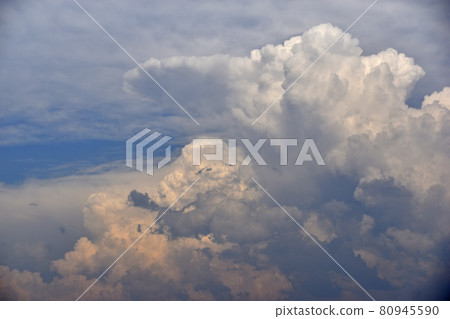Blue and white cumulus clouds before a thunderstorm Blue and white cumulus clouds before a thunderstorm 80945590