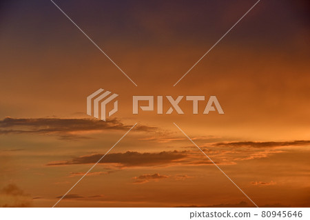 Red sunset with clouds in the evening Red sunset with clouds in the evening 80945646