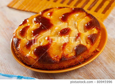 Homemade apple pie 80945996