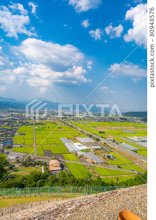 Zenkojidaira seen from the summer forest general Tsuka Kofun [Nagano Prefecture] 80948576