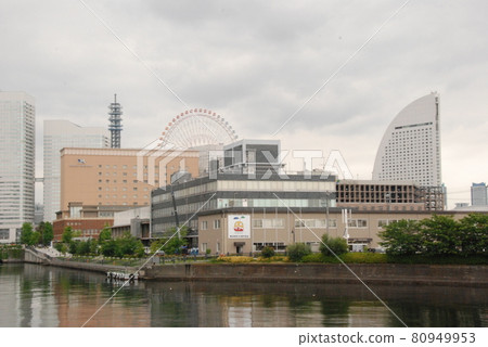 從神奈川縣橫濱市中區新光橋看“橫濱世界搬運工” 從神奈川縣橫濱市中區新光橋看“橫濱世界搬運工” 80949953