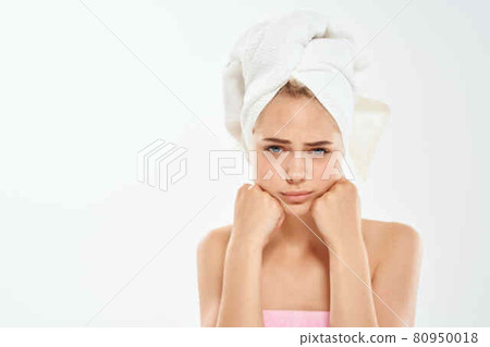 woman with bare shoulders skin care dermatology dissatisfaction hygiene 80950018