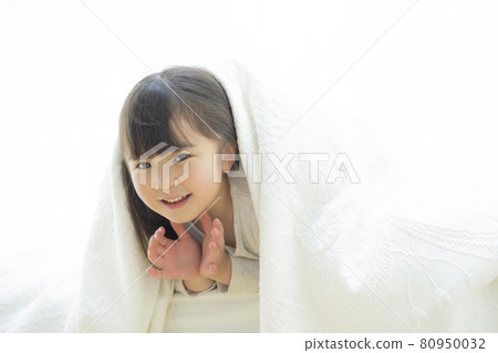 裹在床單裡的女孩 裹在床單裡的女孩 80950032