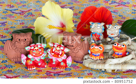 Hibiscus, Shisa and Adan Zori on Mincer Weave Hibiscus, Shisa and Adan Zori on Mincer Weave 80951752
