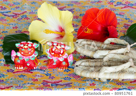 Hibiscus, Shisa and Adan Zori on Mincer Weave Hibiscus, Shisa and Adan Zori on Mincer Weave 80951761