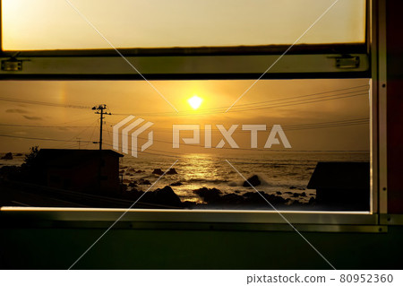 [鐵路旅行圖片] 火車窗外的海景 80952360