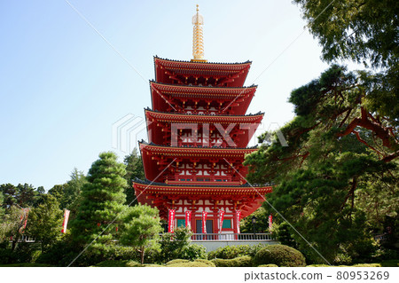 Five-storied pagoda of Takahata Fudoson, Tokyo Five-storied pagoda of Takahata Fudoson, Tokyo 80953269
