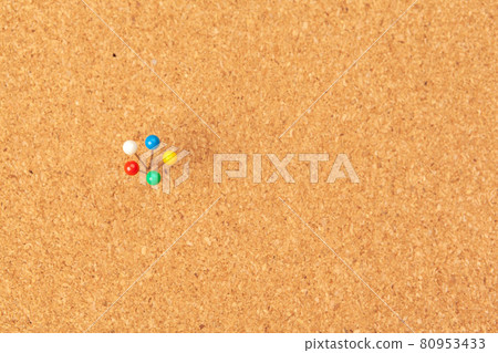 Group of thumbtacks pinned on corkboard Group of thumbtacks pinned on corkboard 80953433
