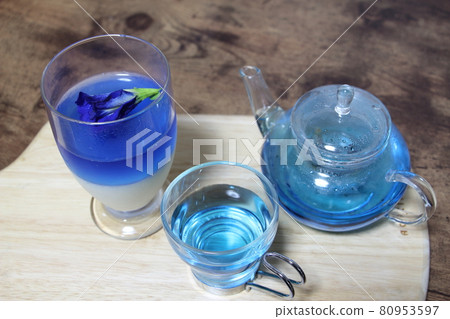 Panna cotta and double-flowered butterfly pea jelly Panna cotta and double-flowered butterfly pea jelly 80953597