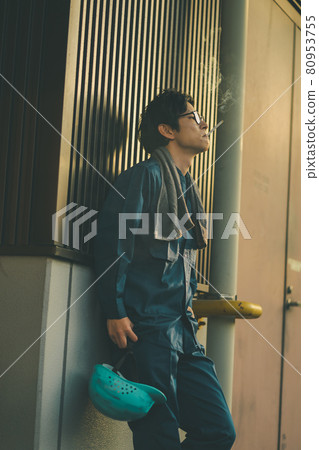 煙草和工人 80953755