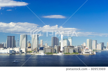 東京風景 2021 夏季東京灣區晴海塔大廈和天空樹 80953989