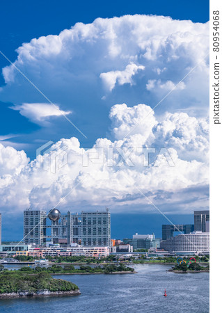 《東京》東京灣的積雨雲,夏日的台場 《東京》東京灣的積雨雲,夏日的台場 80954068