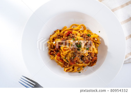  Bolognese 80954332