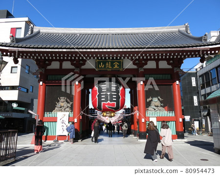 在淺草寺的Kaminarimon 80954473