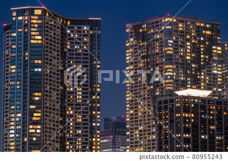 東京灣地區塔樓大廈的“東京”夜景 80955243