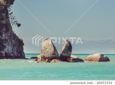 Split apple rock Split apple rock 80955550