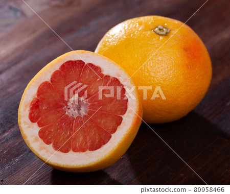 Whole and sliced pomelo Whole and sliced pomelo 80958466