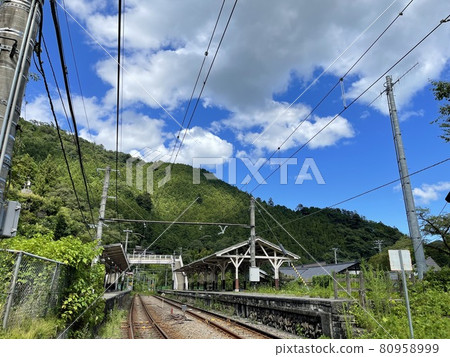 JR Ome Line Hatonosu Station Home Time when nobody is there JR Ome Line Hatonosu Station Home Time when nobody is there 80958999