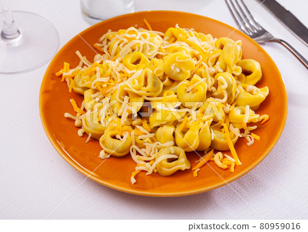 Tortellini with minced meat served with grated cheese 80959016