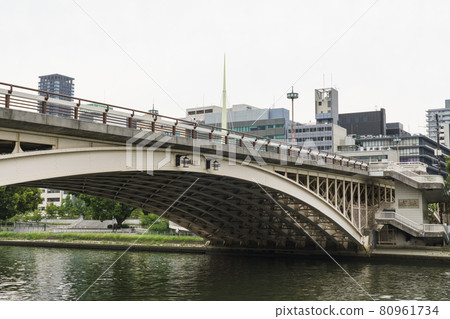 Tenjinbashi seen from the side [Osaka City] 80961734