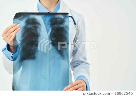 female doctor x-ray diagnostics research 80962540