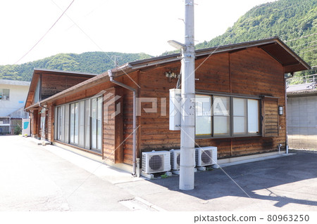 JR青梅線古里站單層車站大樓 80963250