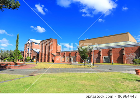 [兵庫縣]天氣晴朗的洲本市洲本圖書館 80964448