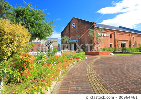 [兵庫縣]晴天下的洲本市民廣場（埃斯布里克） 80964461