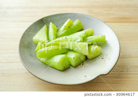 Stir-fried cucumber with jade 80964617